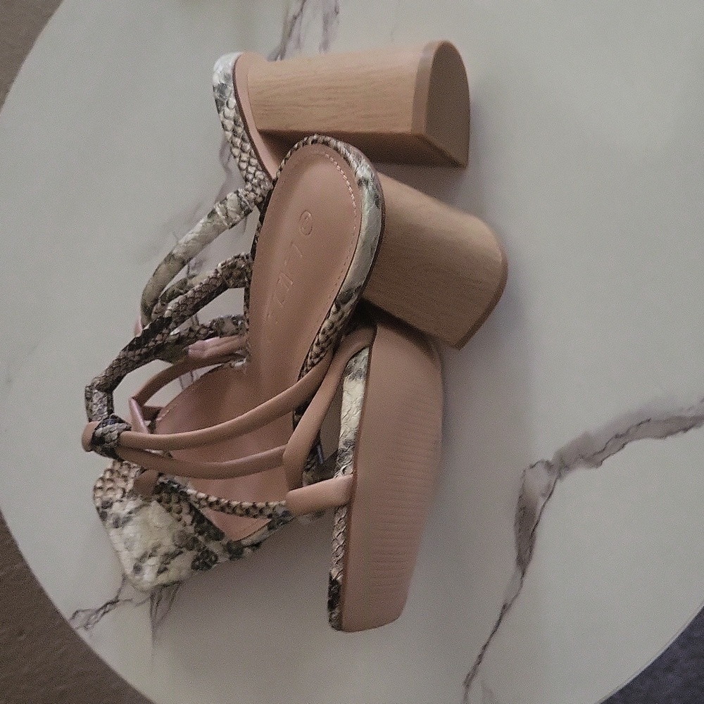 Laicigo animal print cogs/ block heels